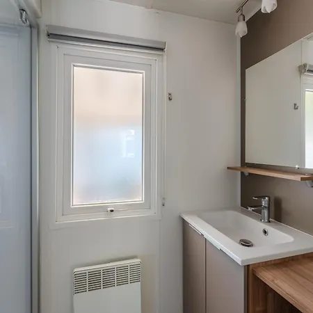 Grand Mobilhome Gsl A Cyprien Proche